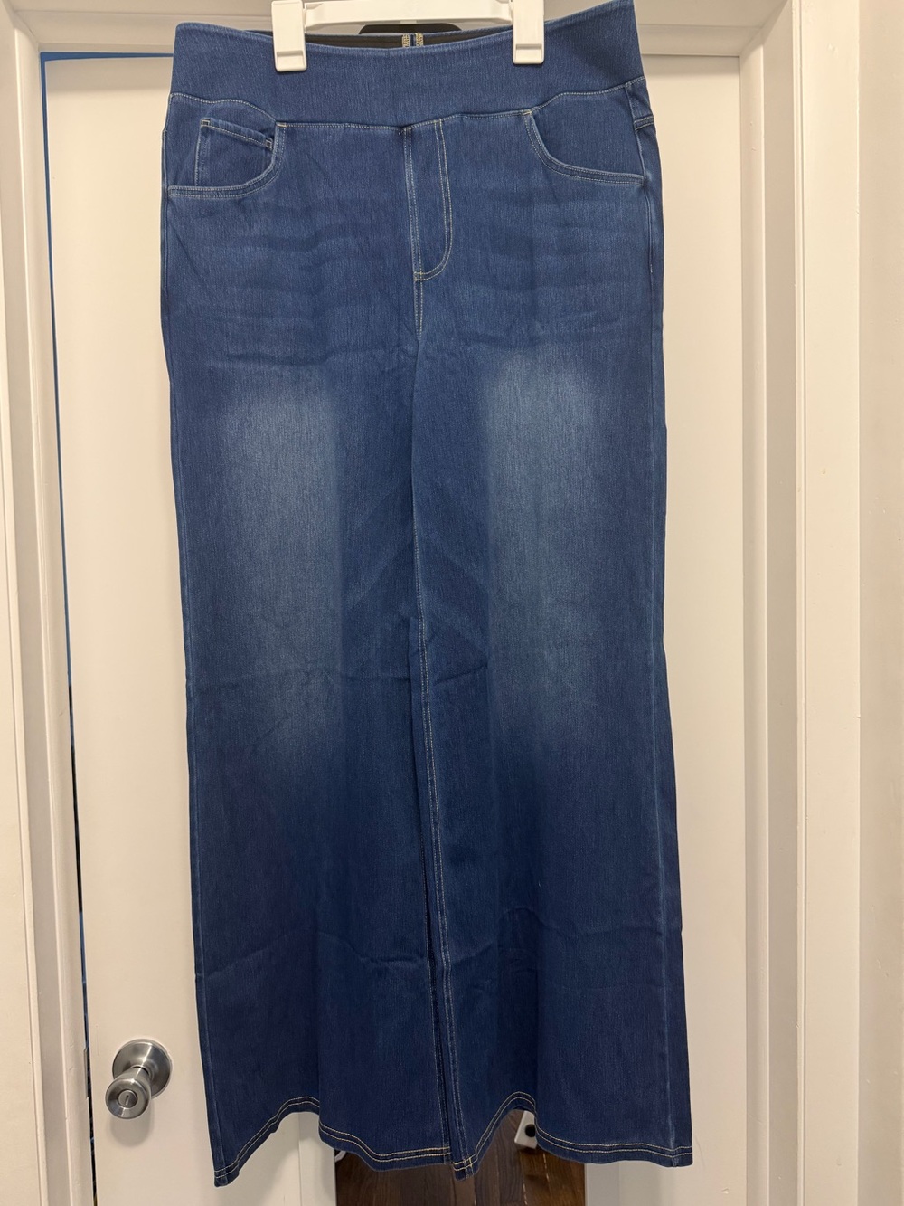 High-Rise Wide-Leg Denim Jeans in Medium Blue